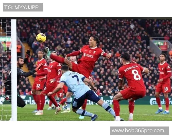 埃因霍温队长回应争议轻推范戴克称其身材高大应能承受 埃因霍温队长回应争议轻推范戴克称其身材高大应能承受