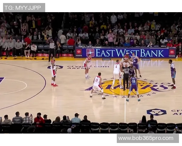 八村塁绝杀前里夫斯强攻扳平比分回防怒喷裁判展现巨星气质